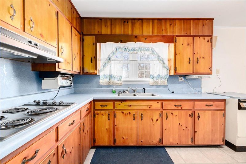 711 Johnson St, Sweetwater, TN 37874