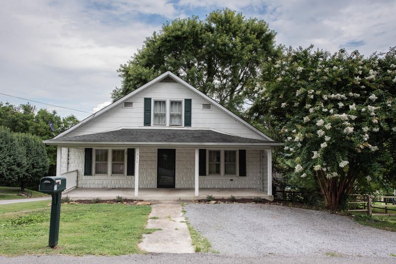 711 Mcadoo St, Clinton, TN 37716