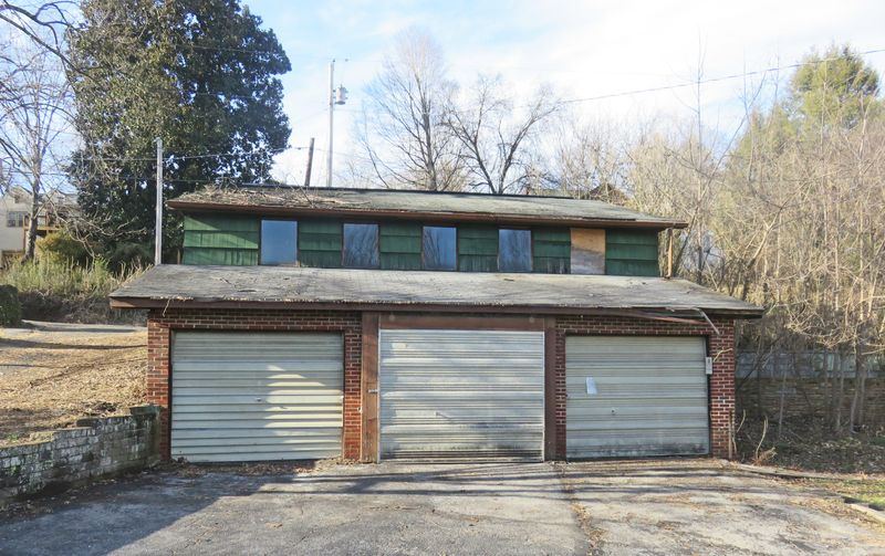 711 Sewanee St, Harriman, TN 37748
