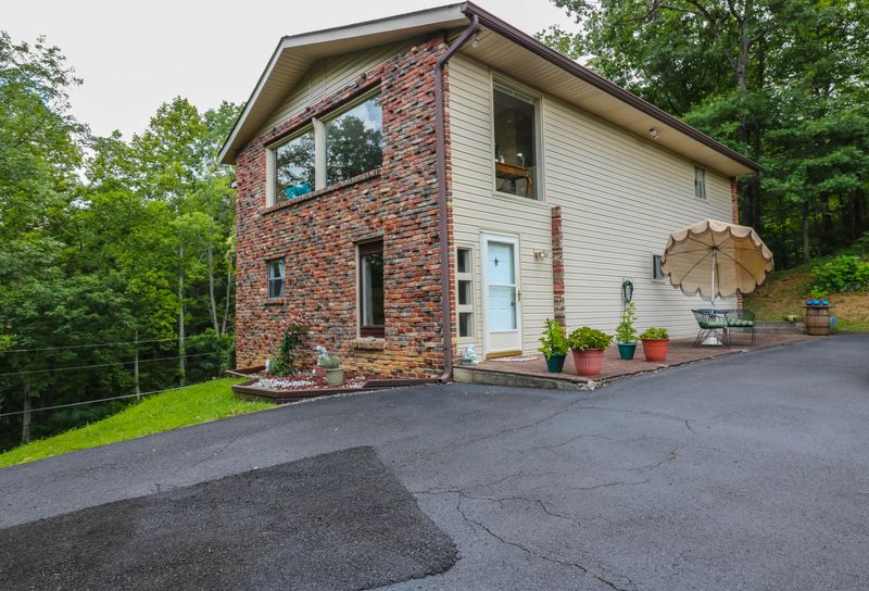 711 Sunshine Trl, Gatlinburg, TN 37738