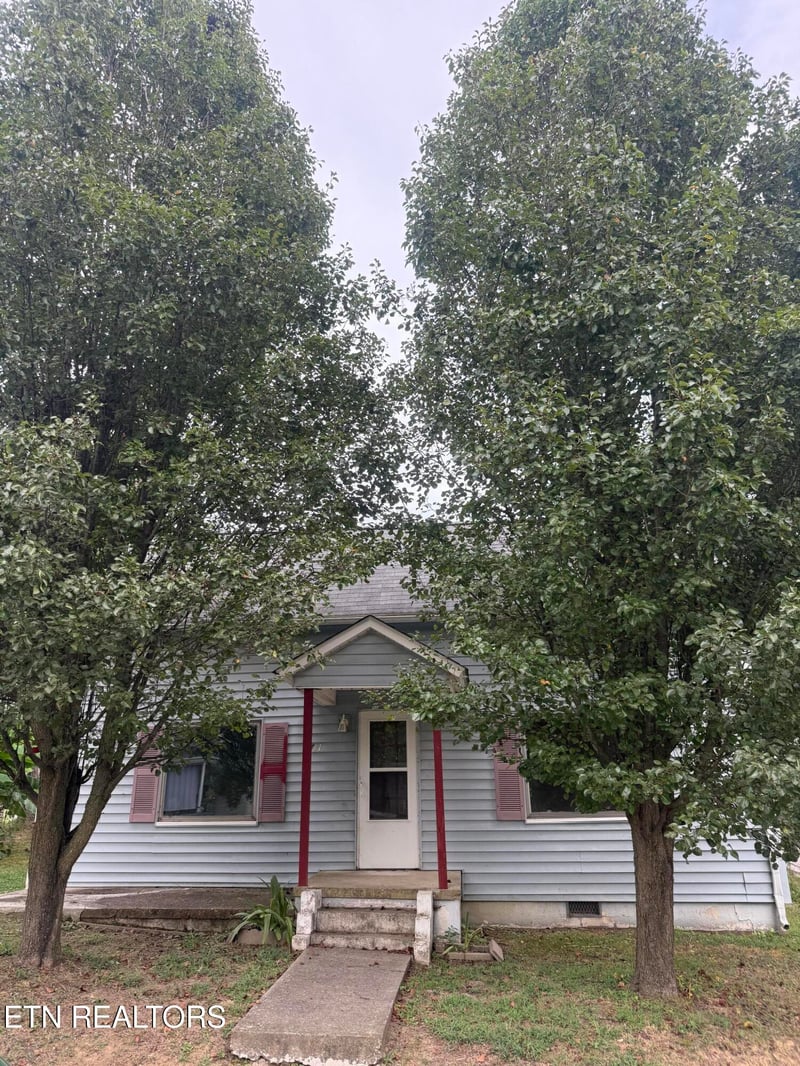 711 Washington Ave, Etowah, TN 37331