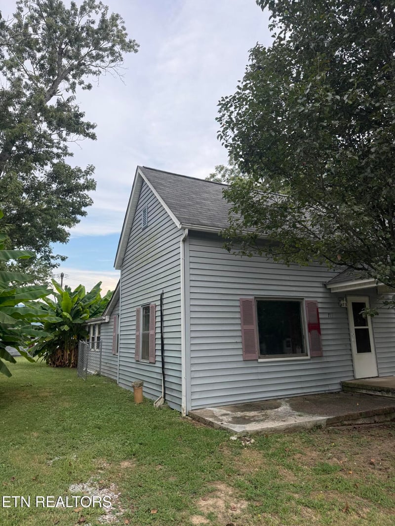 711 Washington Ave, Etowah, TN 37331