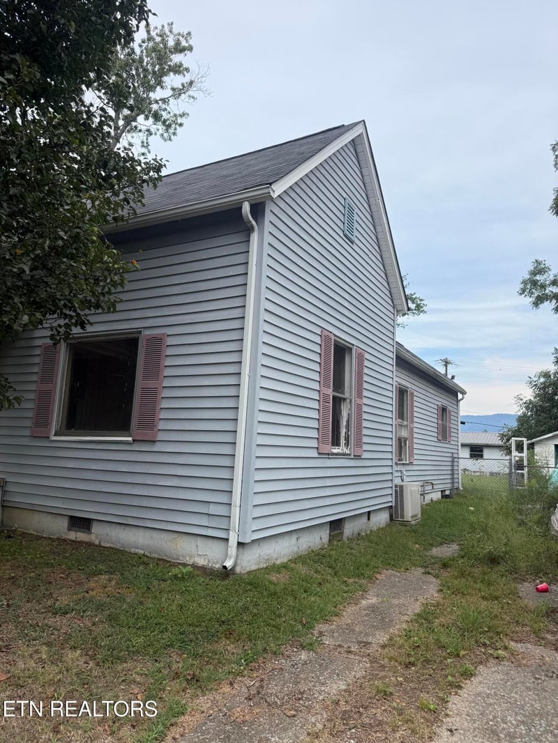 711 Washington Ave, Etowah, TN 37331