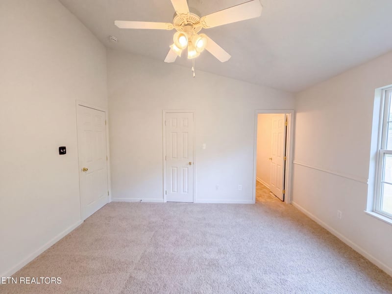 7111 Pinecroft Ln, Knoxville, TN 37914