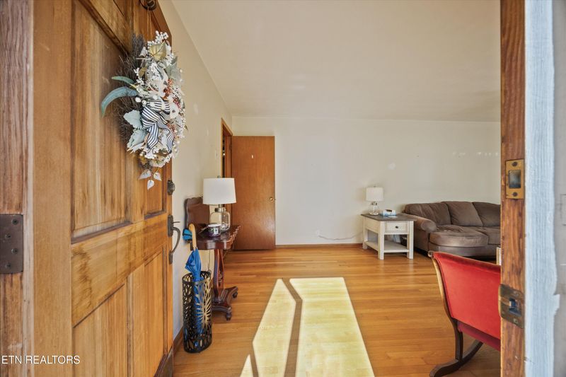 7111 Wright Rd, Knoxville, TN 37931
