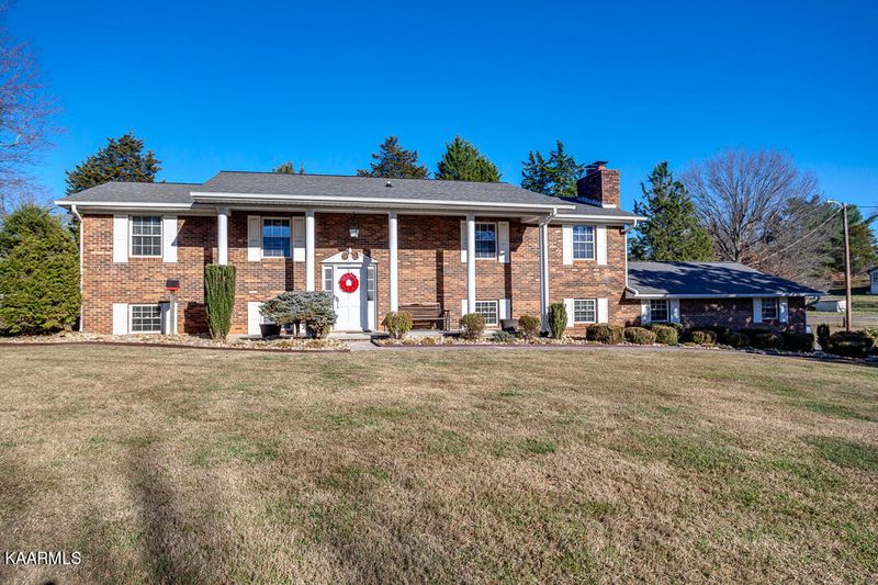 7112 E Chermont Cir, Knoxville, TN 37918