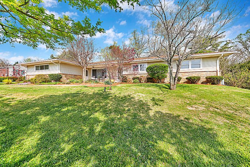 7113 Sheffield Dr, Knoxville, TN 37909