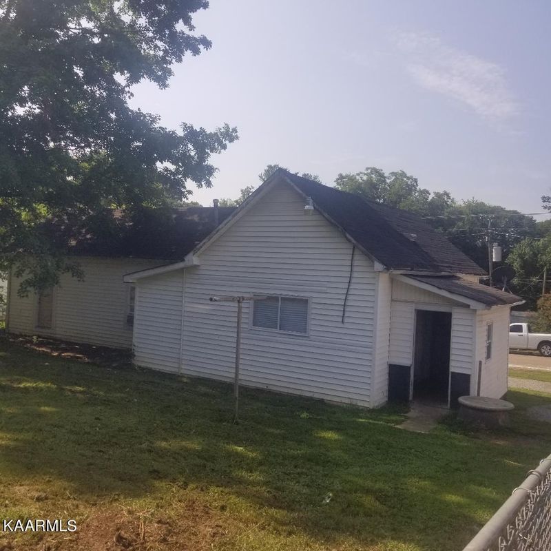 712 Broad St, Sweetwater, TN 37874