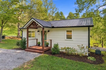 712 E Millers Cove Rd, Walland, TN 37886