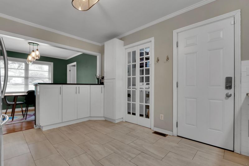 712 Forest View Rd, Knoxville, TN 37919
