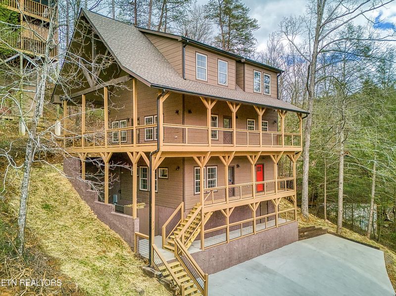 712 Golden Eagle Way, Pigeon Forge, TN 37863
