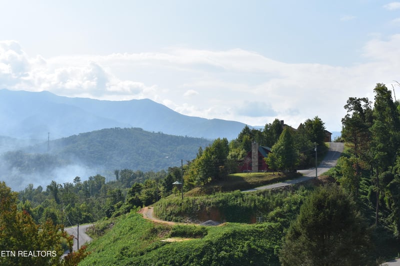 712 Nocks Dr, Gatlinburg, TN 37738