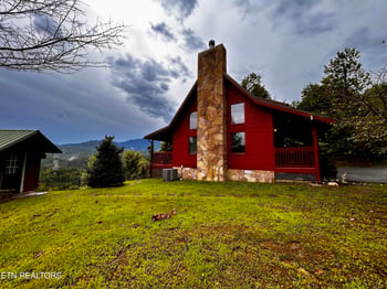 712 Nocks Dr, Gatlinburg, TN 37738