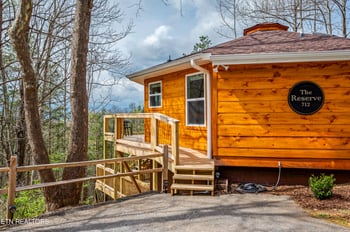 712 Octagon Dr, Gatlinburg, TN 37738