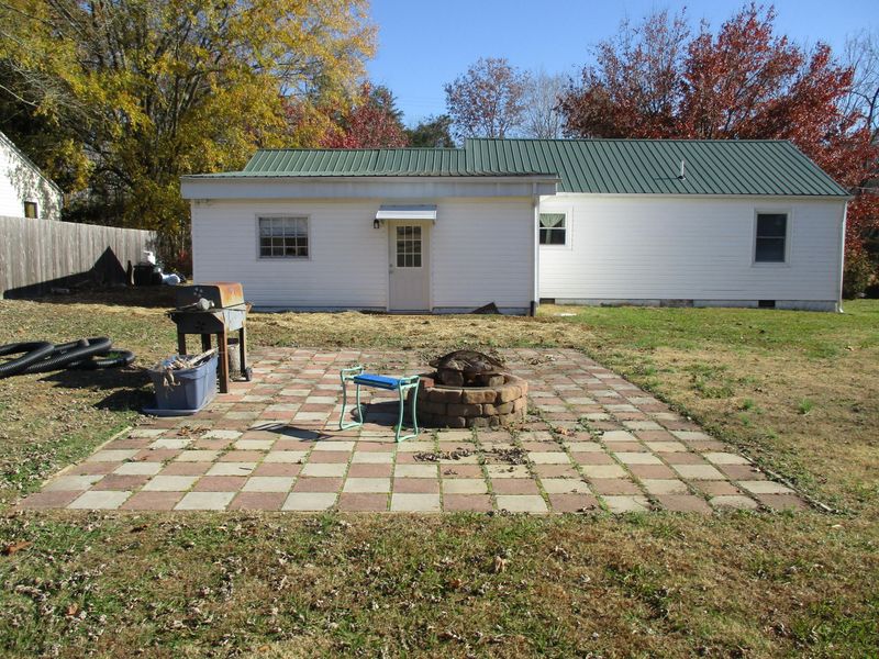 712 Paint Rock Ferry Rd, Kingston, TN 37763