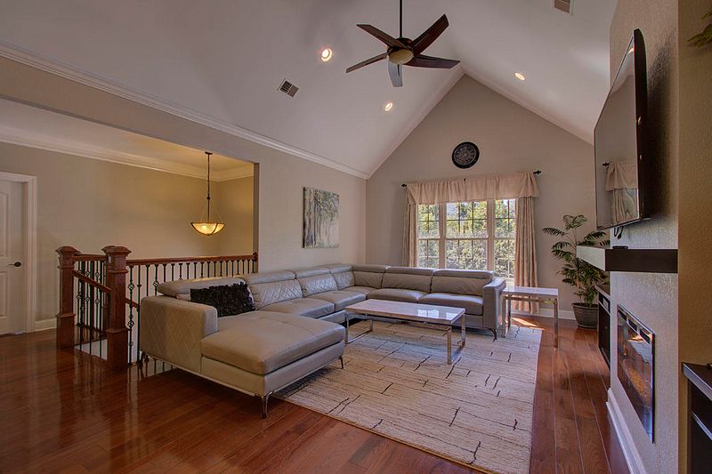 712 Pleasant Valley Dr, Sevierville, TN 37862