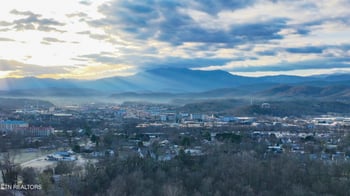 712 Snowflower Cir, Pigeon Forge, TN 37863