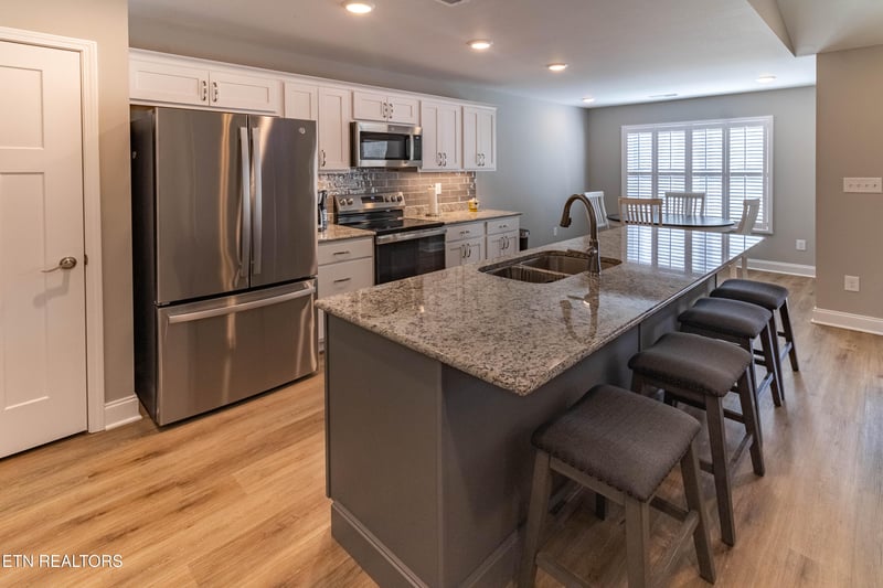 712 Snowflower Cir, Pigeon Forge, TN 37863