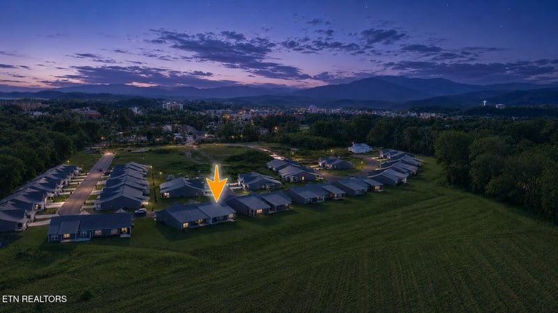 712 Snowflower Cir, Pigeon Forge, TN 37863
