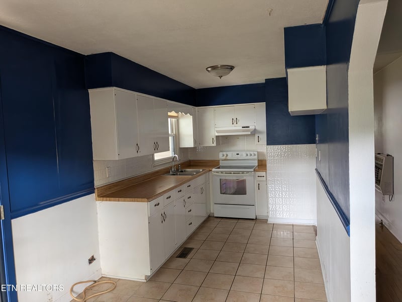 712 W Walden St, Lafollette, TN 37766