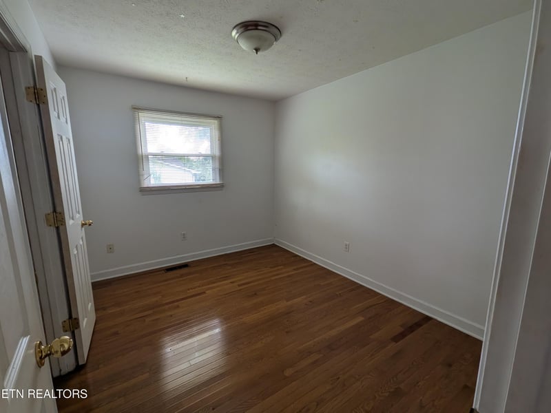 712 W Walden St, Lafollette, TN 37766