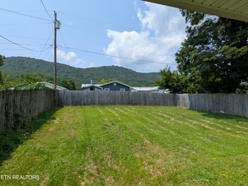 712 W Walden St, Lafollette, TN 37766