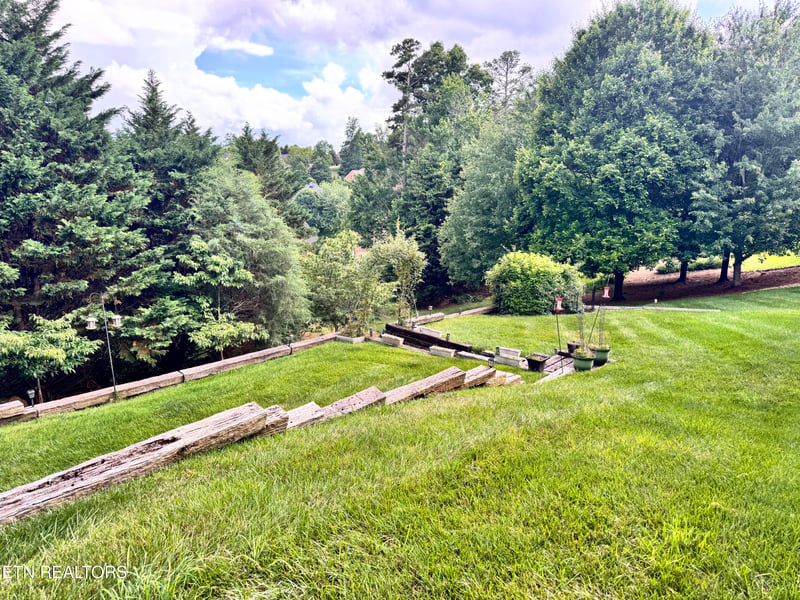 712 Whispering Hills Ln, Knoxville, TN 37934
