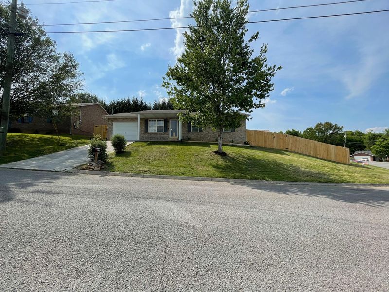 7121 Majors Landing Ln, Corryton, TN 37721