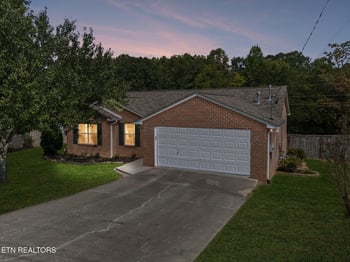 7122 Majors Landing Ln, Corryton, TN 37721