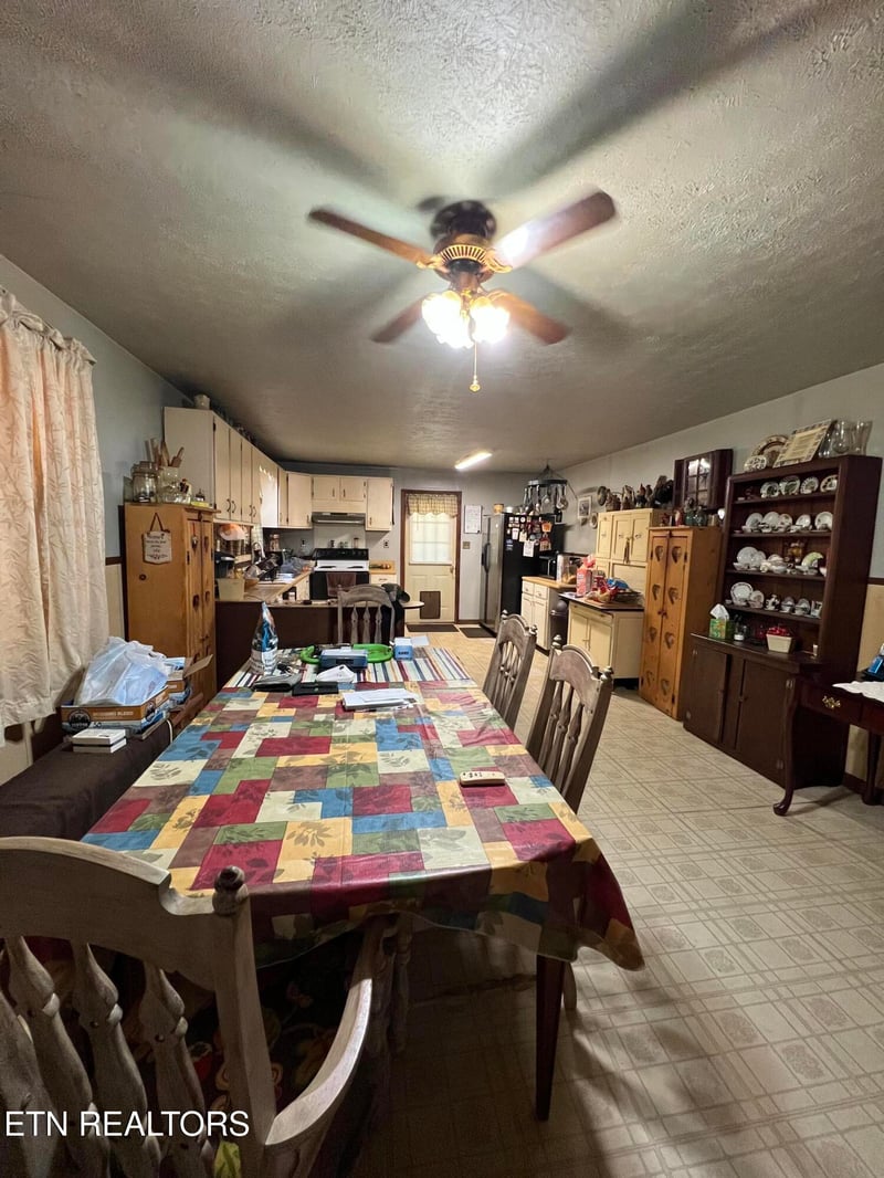 7122 S Compton Dr, Tallassee, TN 37878