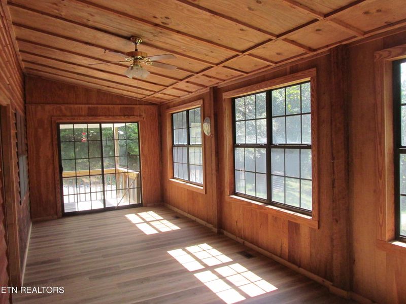 713 E Millers Cove Rd, Walland, TN 37886