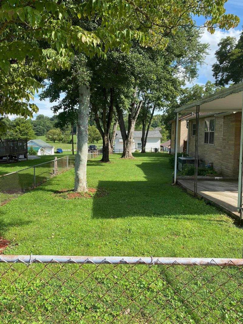 713 Ferry St, Loudon, TN 37774