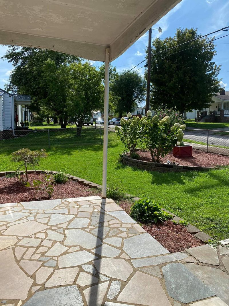 713 Ferry St, Loudon, TN 37774