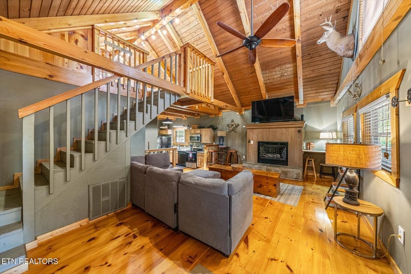 713 Hazy Cir, Gatlinburg, TN 37738