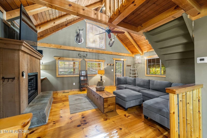 713 Hazy Cir, Gatlinburg, TN 37738