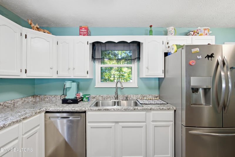 713 Petit Ln, Wartburg, TN 37887