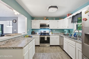 713 Petit Ln, Wartburg, TN 37887