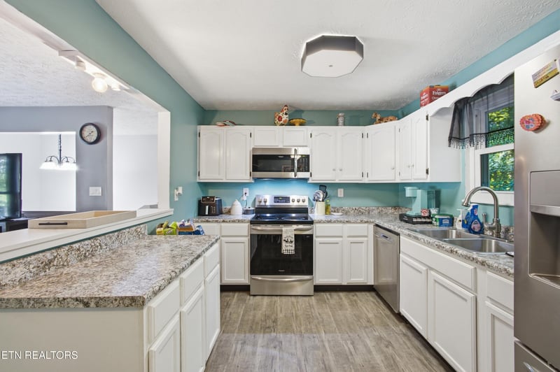 713 Petit Ln, Wartburg, TN 37887