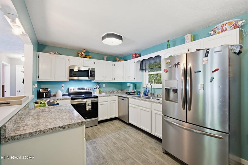 713 Petit Ln, Wartburg, TN 37887