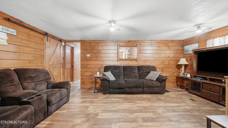 713 Shaddon Rd, Tellico Plains, TN 37385