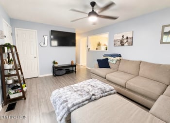 7133 Meadowbrook Cir, Knoxville, TN 37918
