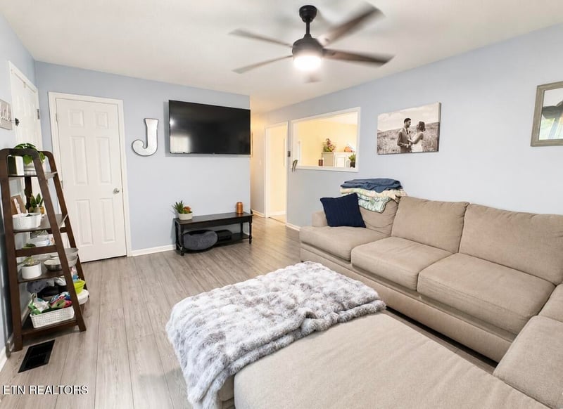 7133 Meadowbrook Cir, Knoxville, TN 37918