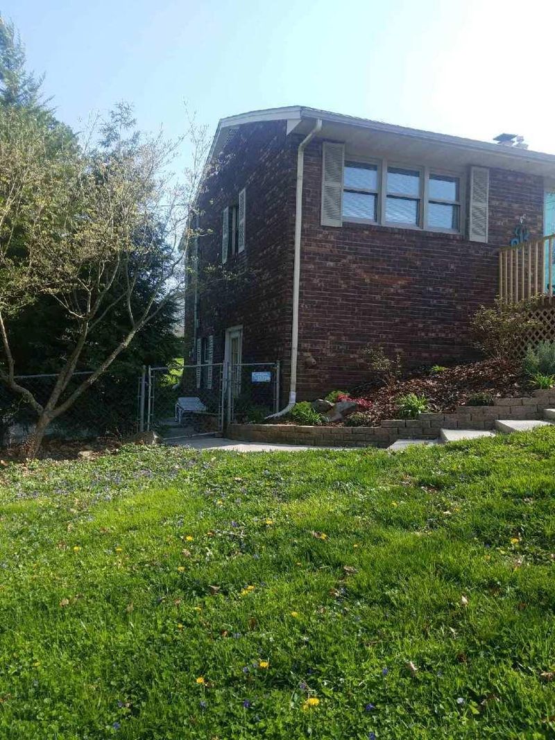 7137 Afton Dr, Knoxville, TN 37918