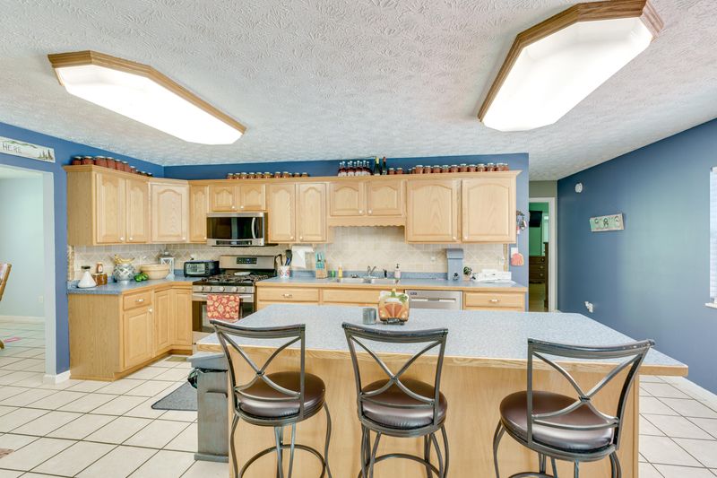 714 Derrick Rd, Dandridge, TN 37725
