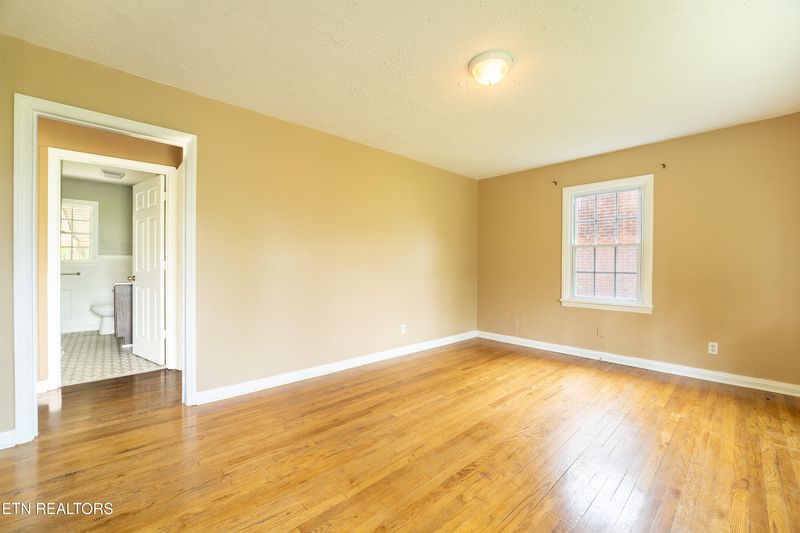 714 E Emerald Ave, Knoxville, TN 37917