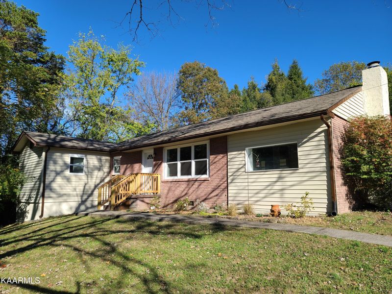 714 E Ridgecrest Dr, Kingston, TN 37763