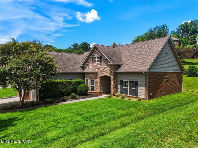 714 Kennesaw Ln, Lenoir City, TN 37771