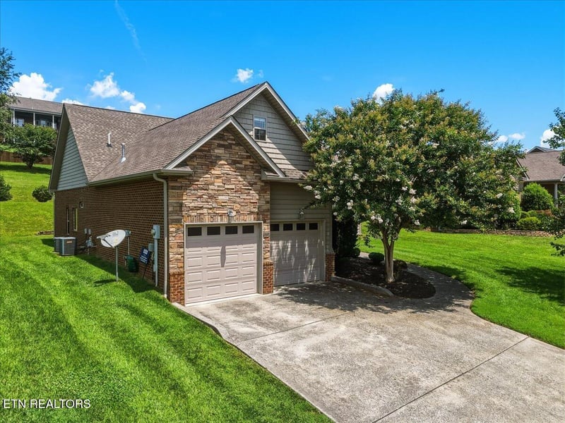 714 Kennesaw Ln, Lenoir City, TN 37771