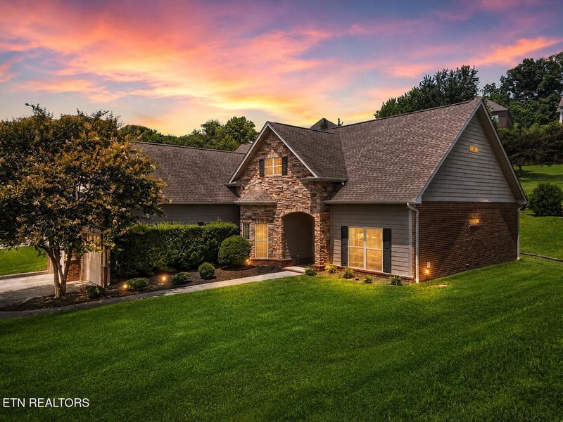 714 Kennesaw Ln, Lenoir City, TN 37771