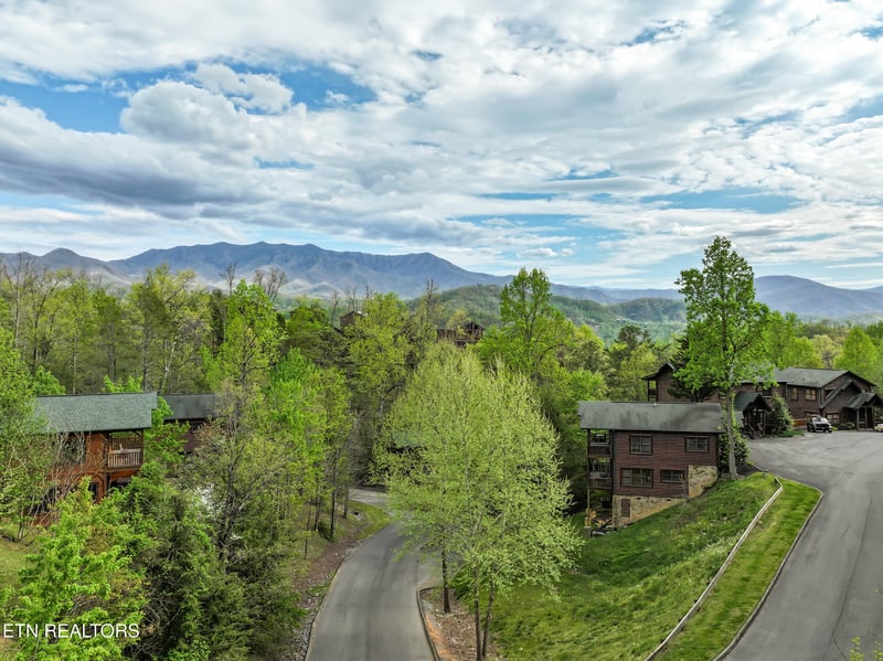 714 Mountain Stream Way, Gatlinburg, TN 37738